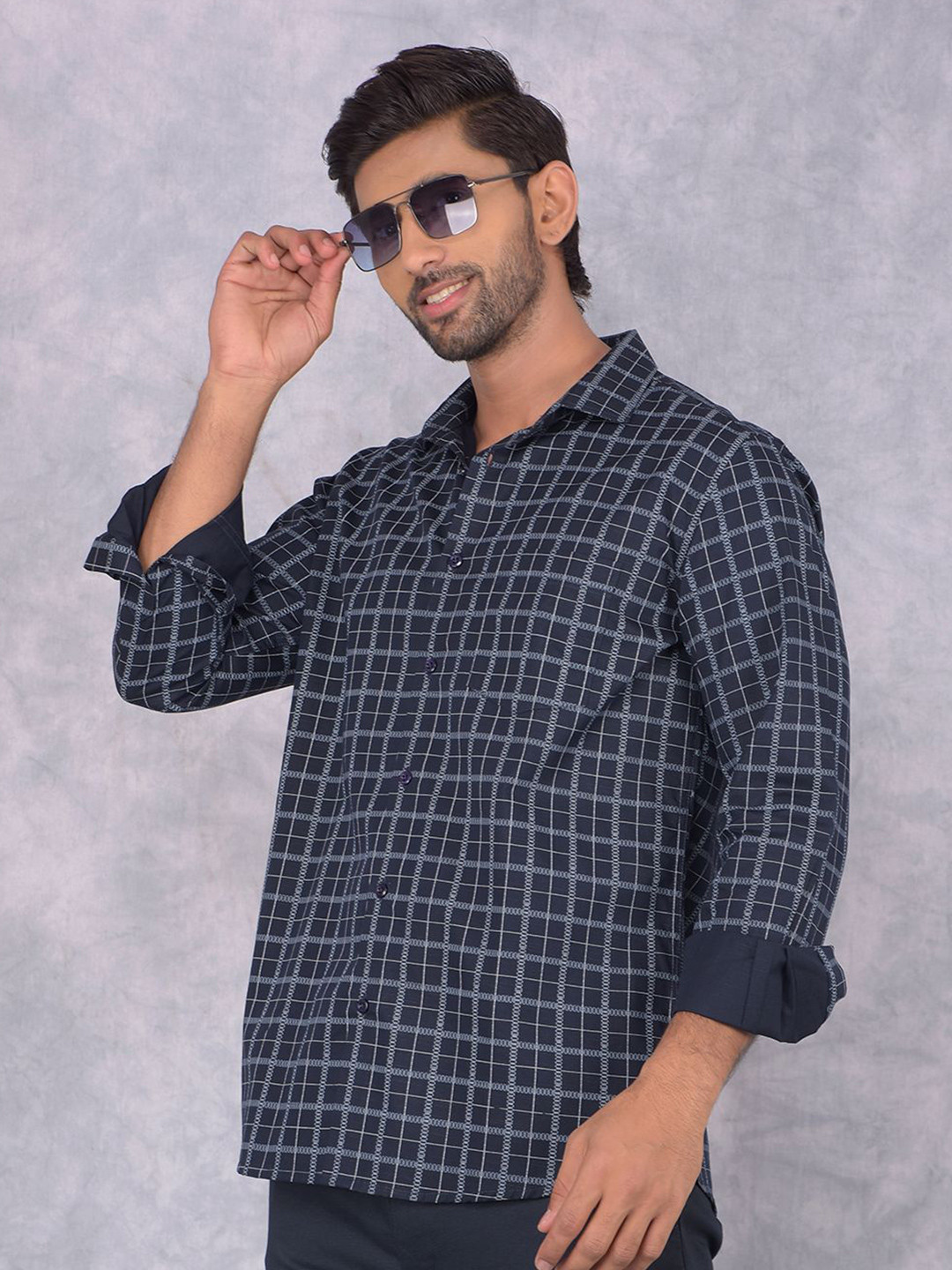 

Crimsoune Club Men Smart Spread Collar Checked Cotton Casual Shirt, Navy blue