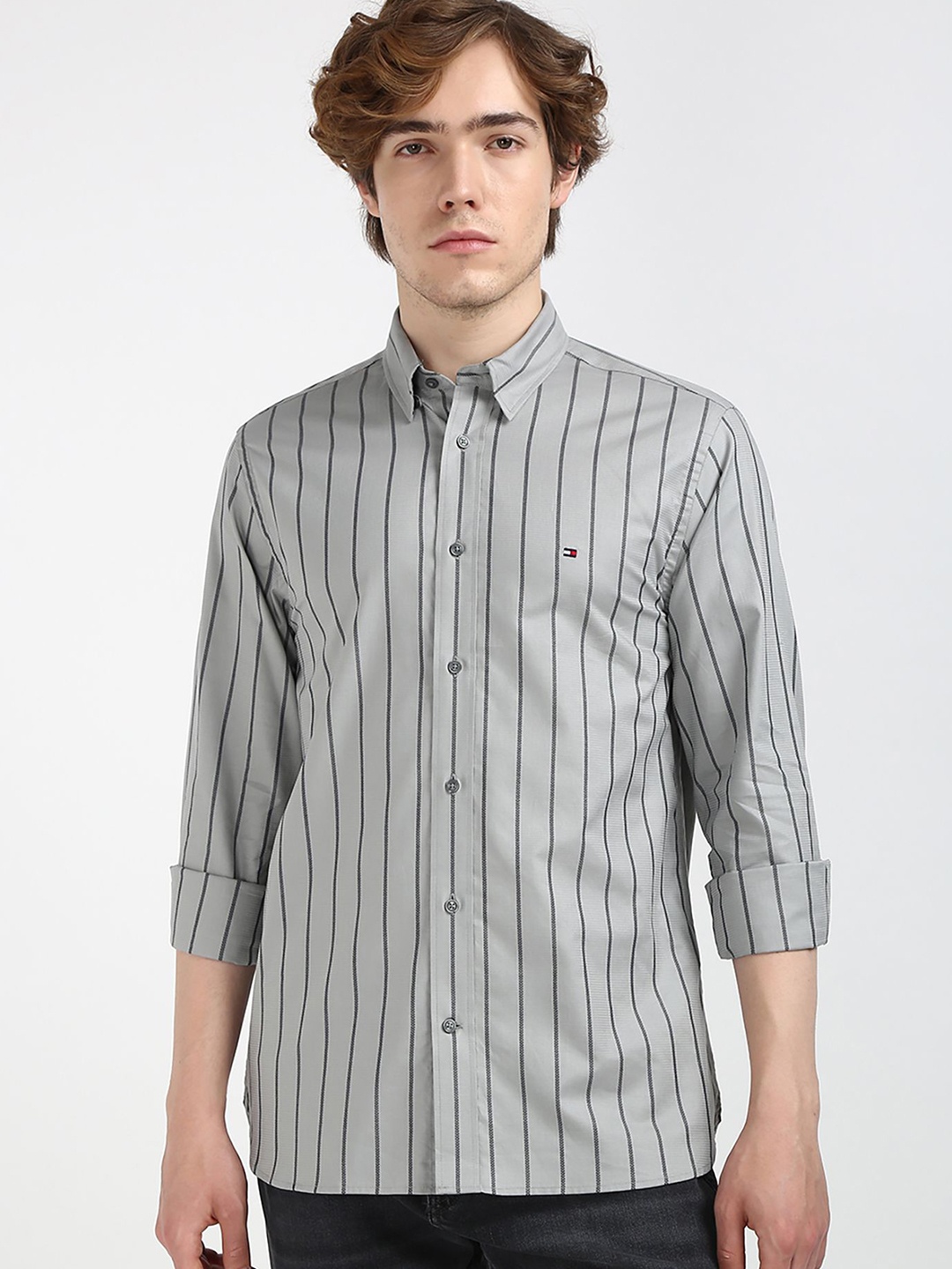 

Tommy Hilfiger Men Spread Collar Vertical Striped Cotton Casual Shirt, Grey