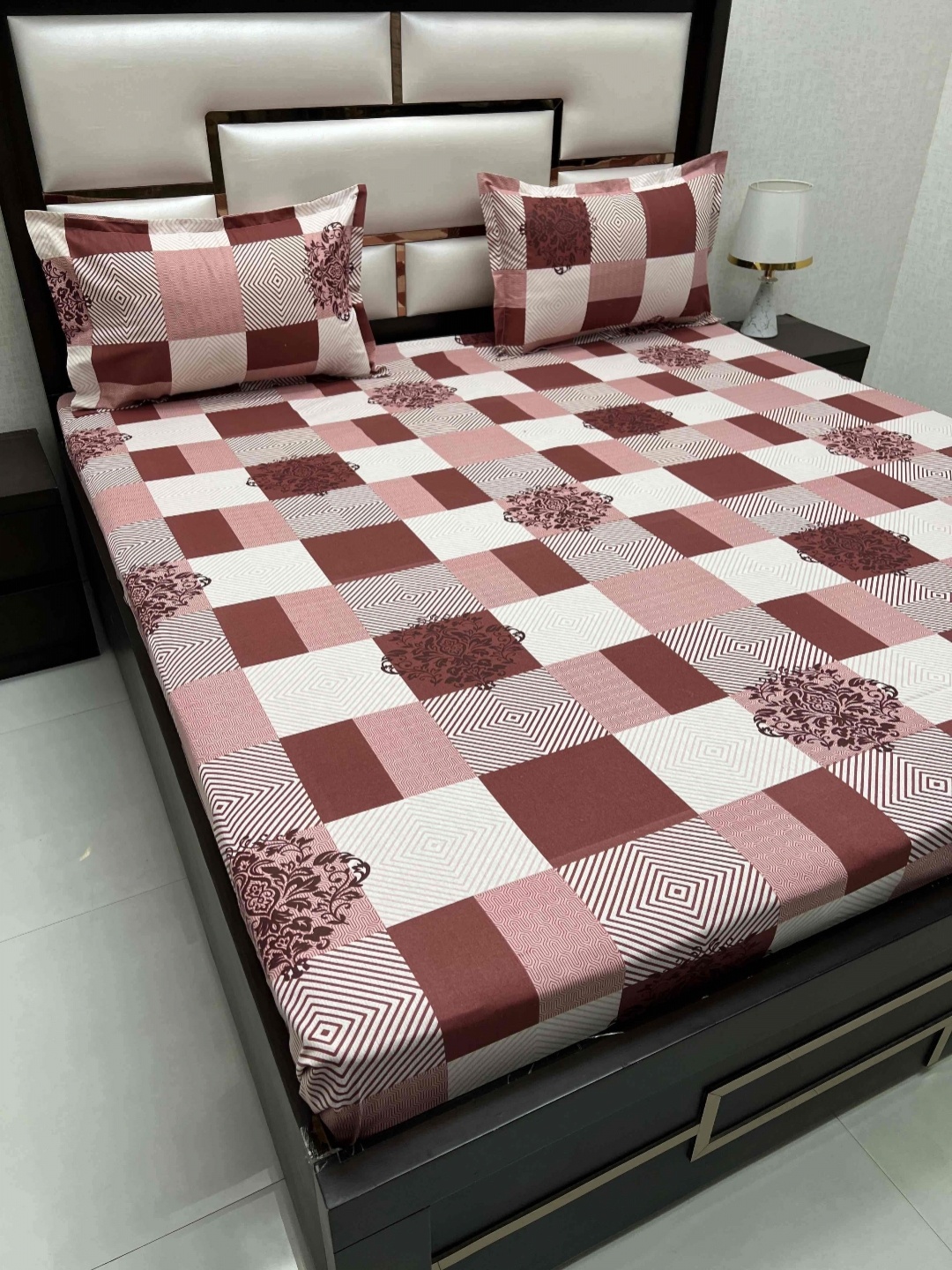 

Pure Decor Maroon & White Geometric Pure Cotton Queen Bedsheet Set 2.28 m x 2.54 m
