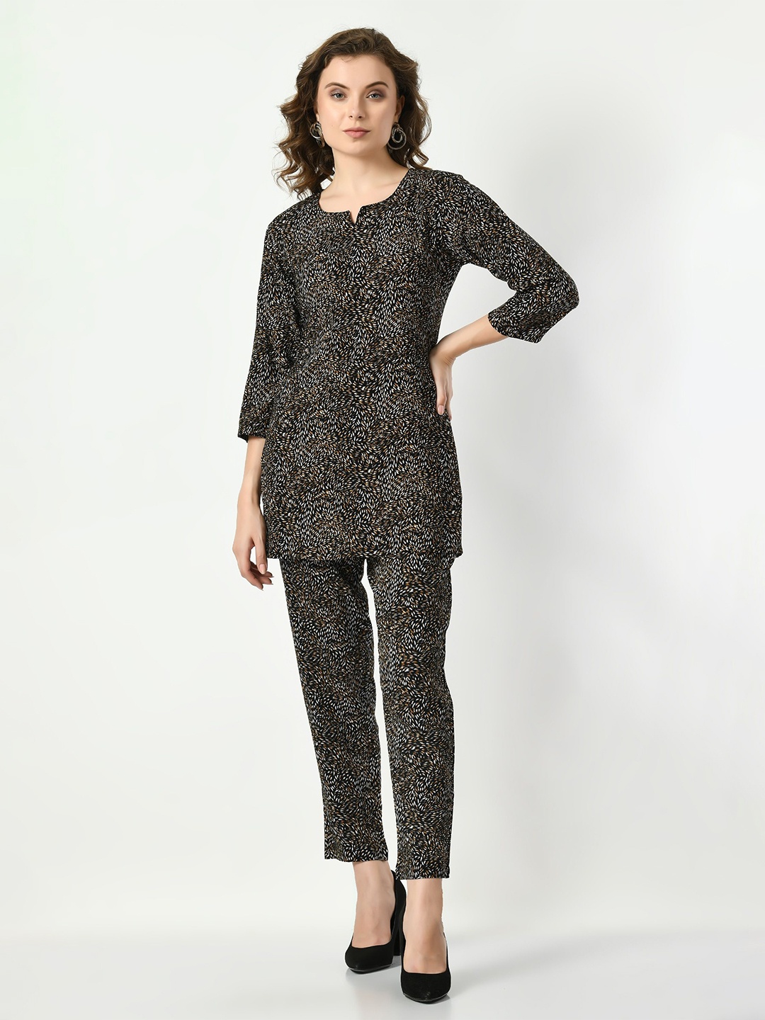 

VAPPSYAM Top With Trouser Co-Ords, Black