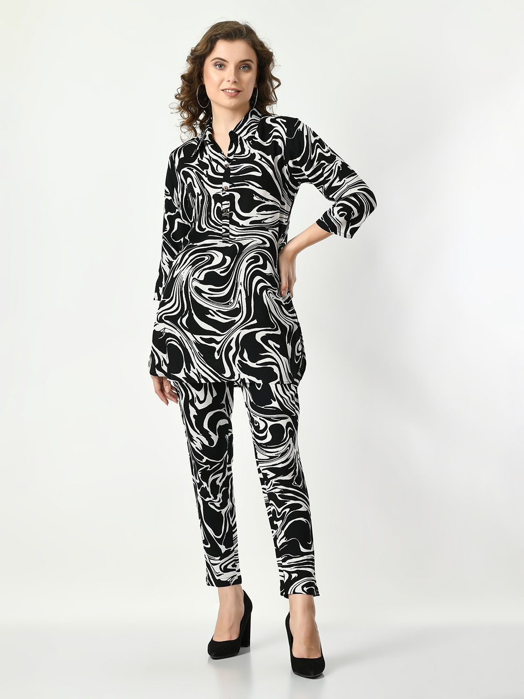 

VAPPSYAM Top With Trouser Co-Ords, Black