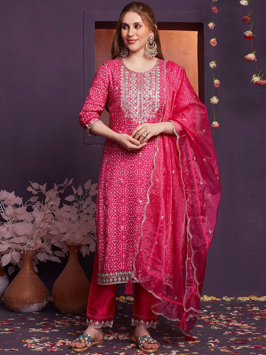 

HEEPOSH Bandhani Embroidered Thread Work Kurta with Trousers & Dupatta, Pink