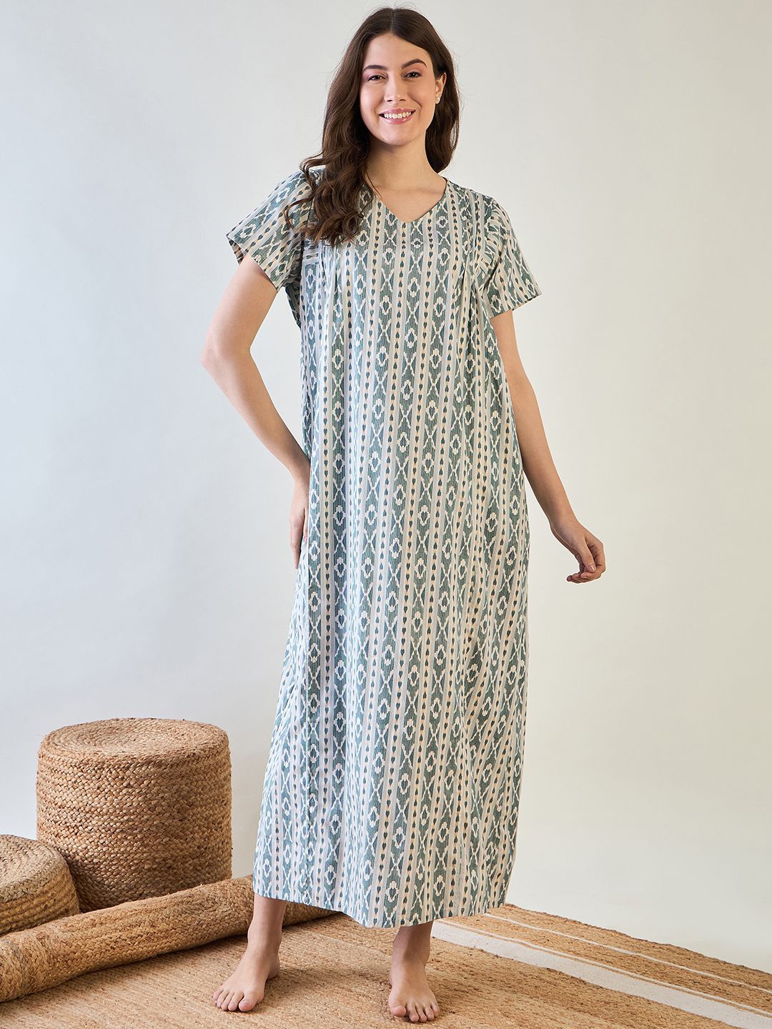 

The Kaftan Company Women Pure Cotton White Printed Short Sleeves V Neck Maxi Nightdress