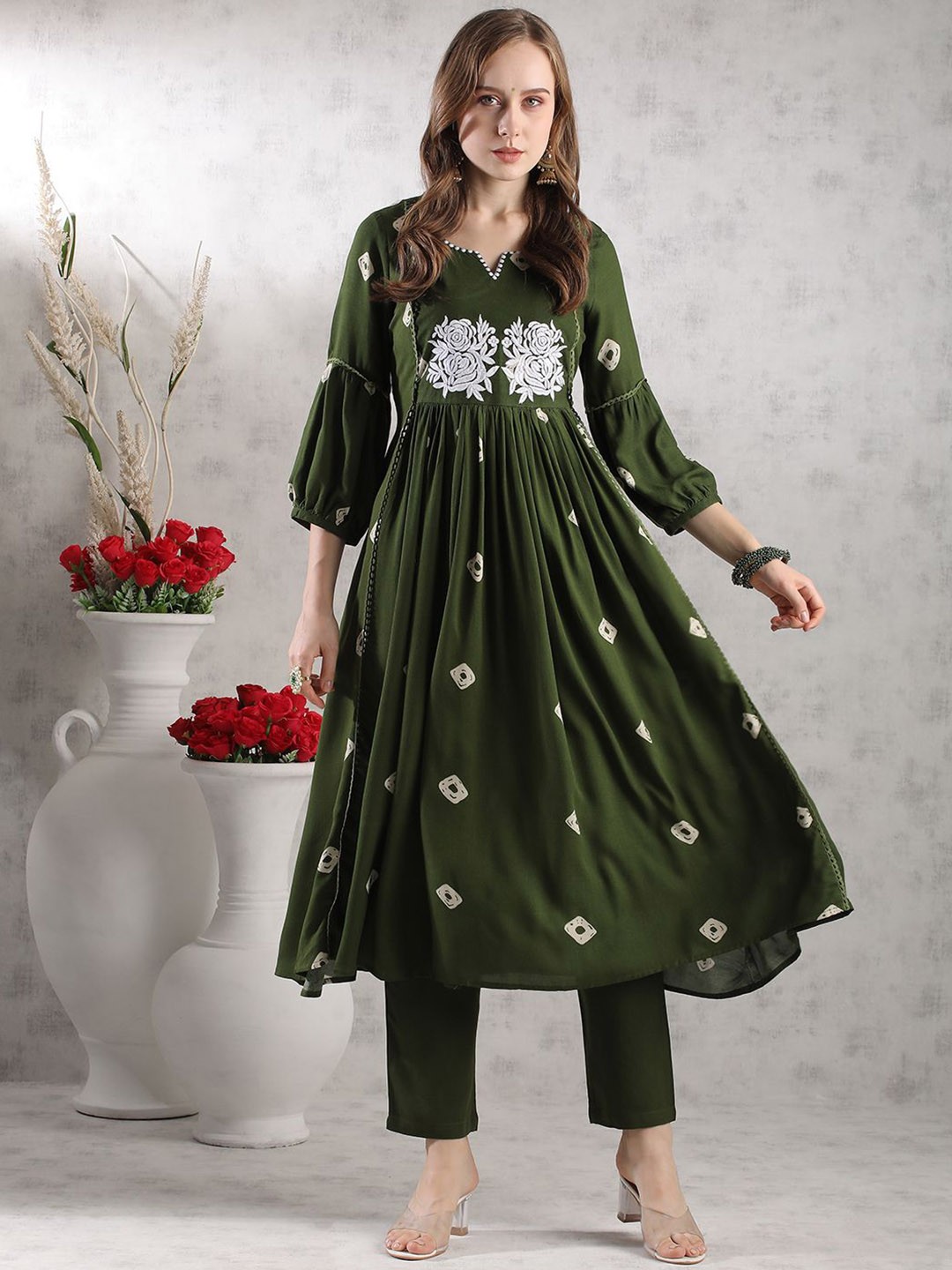 

Anni Designer Floral Embroidered Regular Straight Kurta with Trousers, Green