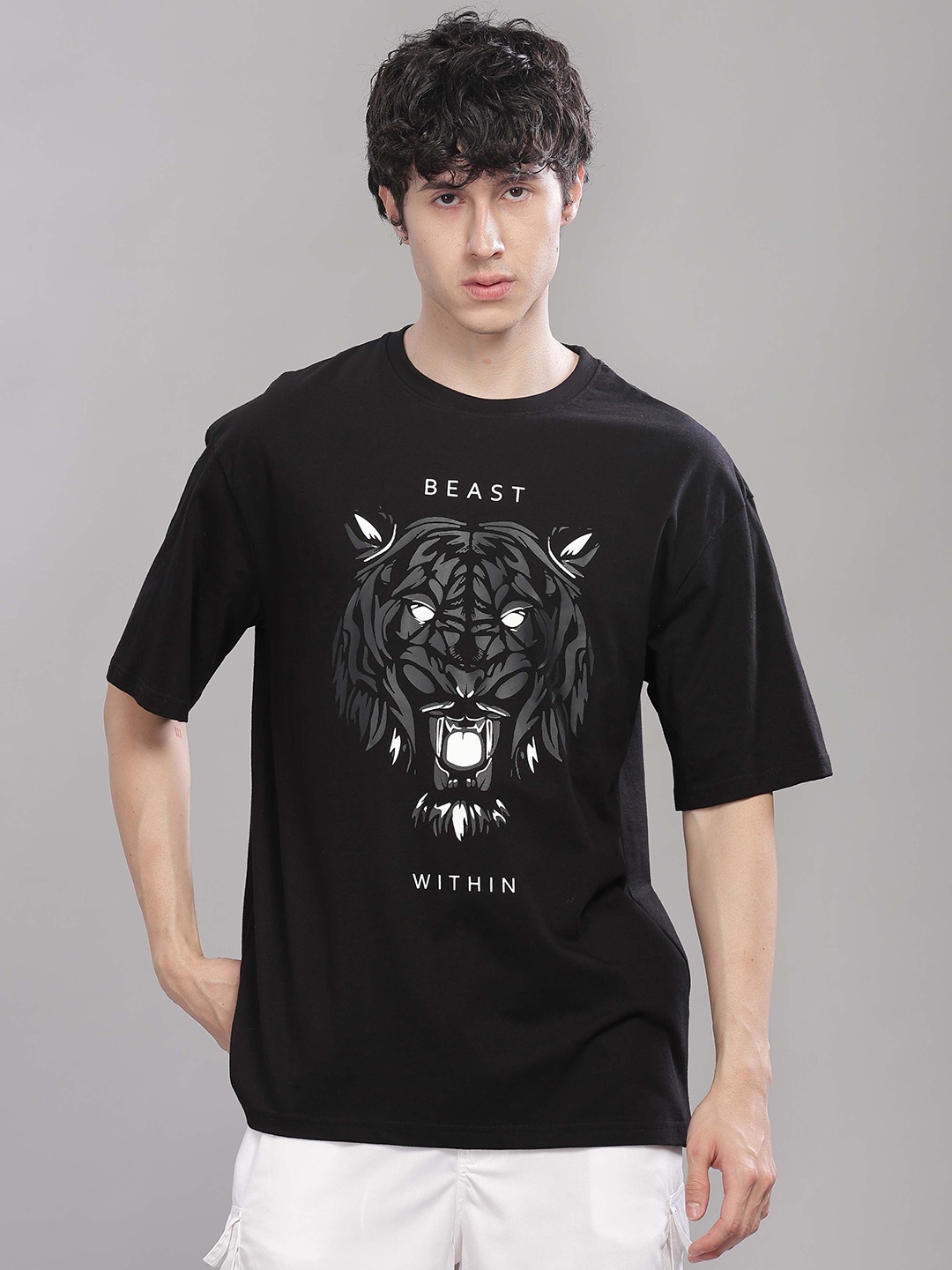 

TOMHIDDLE Men Graphic Printed Round Neck Cotton Oversized T-shirt, Black