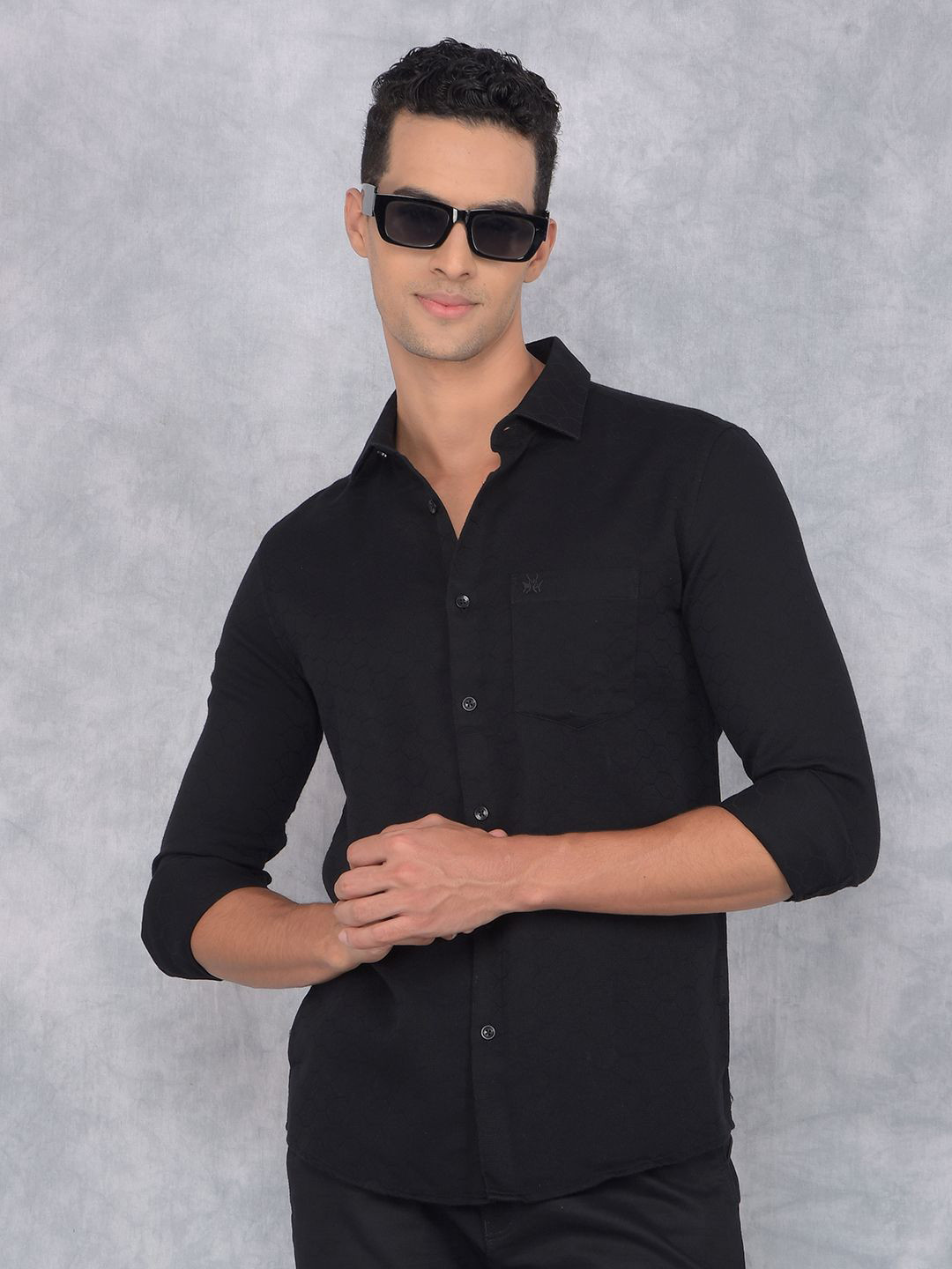 

Crimsoune Club Men Smart Spread Collar Geometric Printed Cotton Slim Fit Casual Shirt, Black