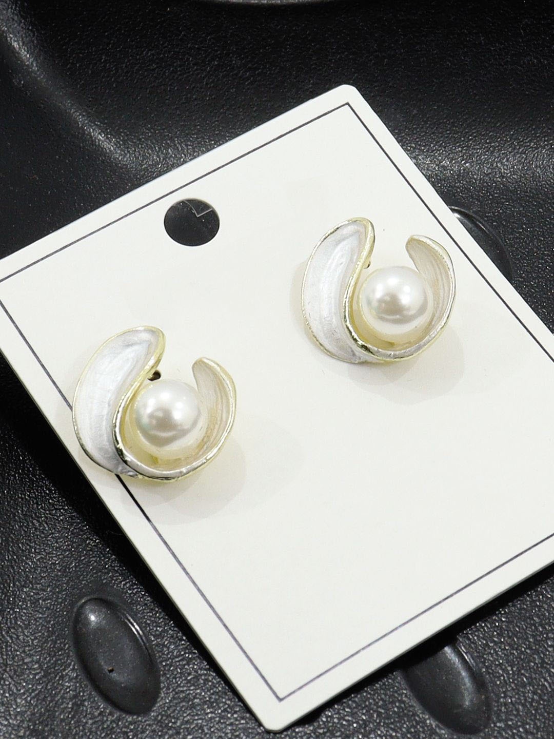 

VAGHBHATT Gold-Plated Stainless Steel Pearls Beaded Cute Shell Studs