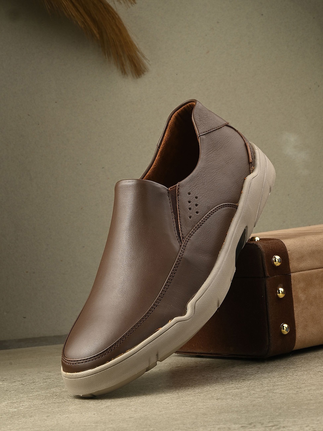 

Egoss Men Leather Slip-On Sneakers, Brown