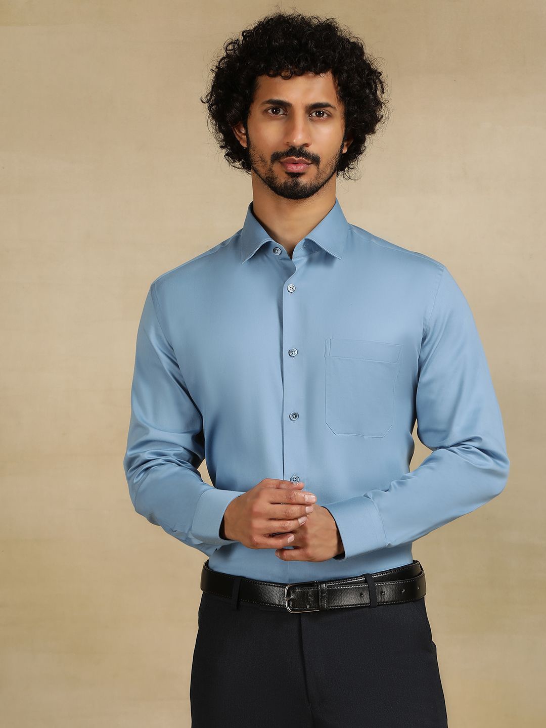 

JADE BLUE Men Cutaway Collar Solid Cotton Slim Fit Formal Shirt