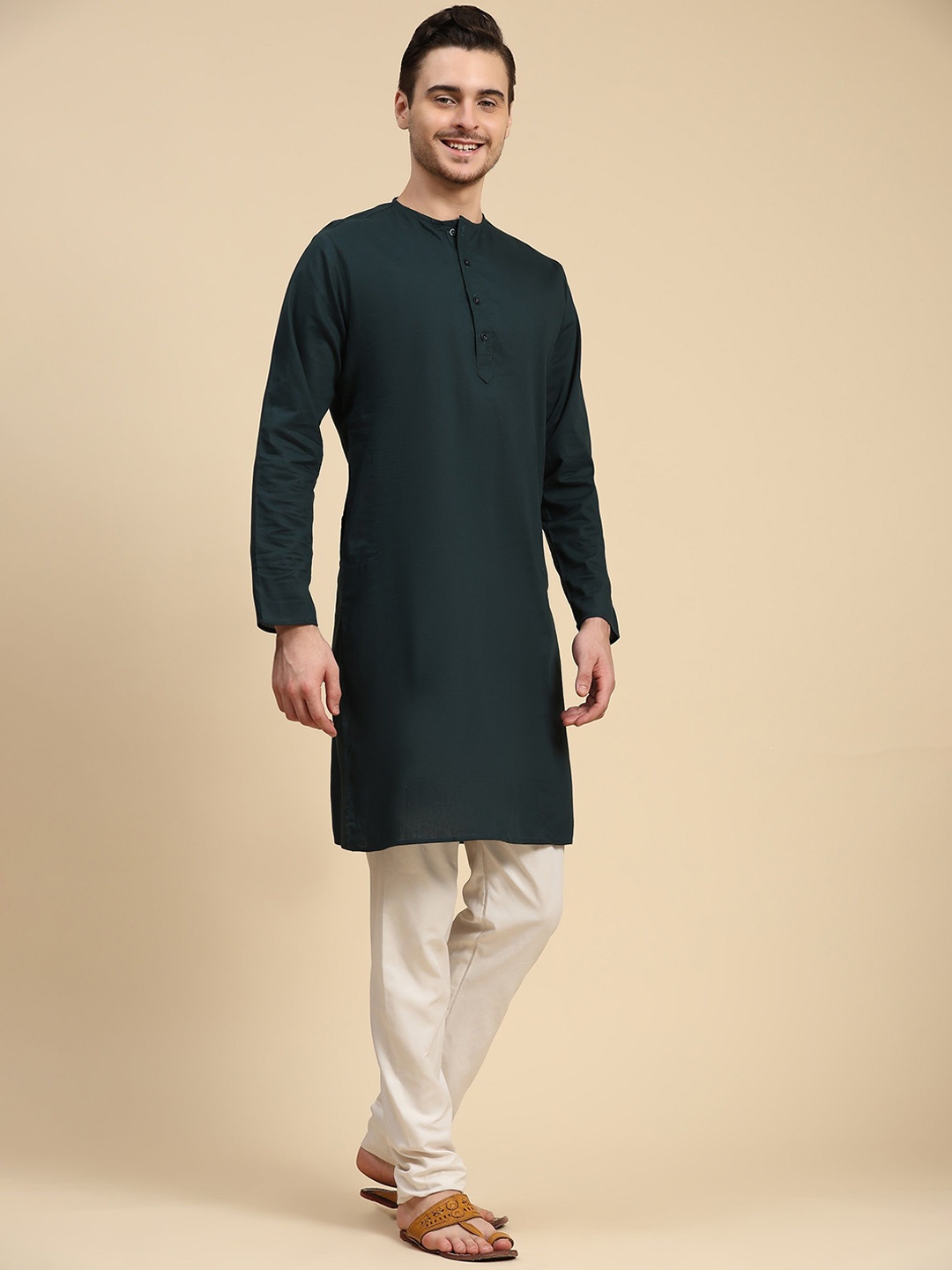 

SKAVIJ Round Neck Long Sleeves Pure Cotton Straight Kurta with Pyjamas, Green