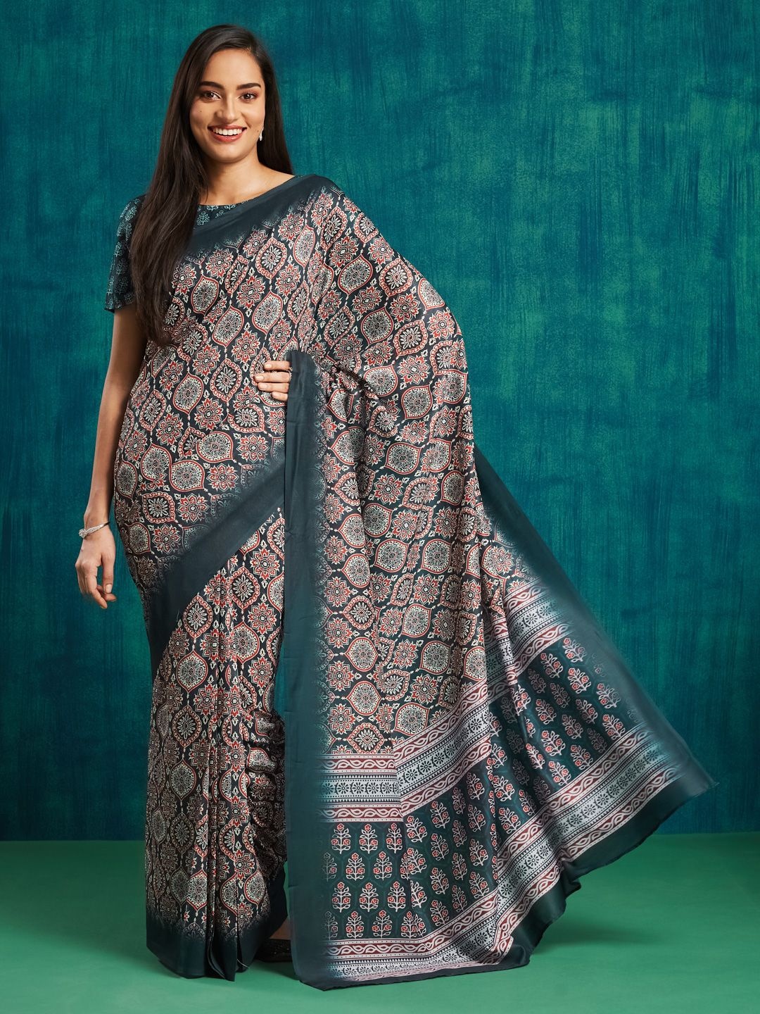 

RACHNA Ajrak Printed Saree, Navy blue