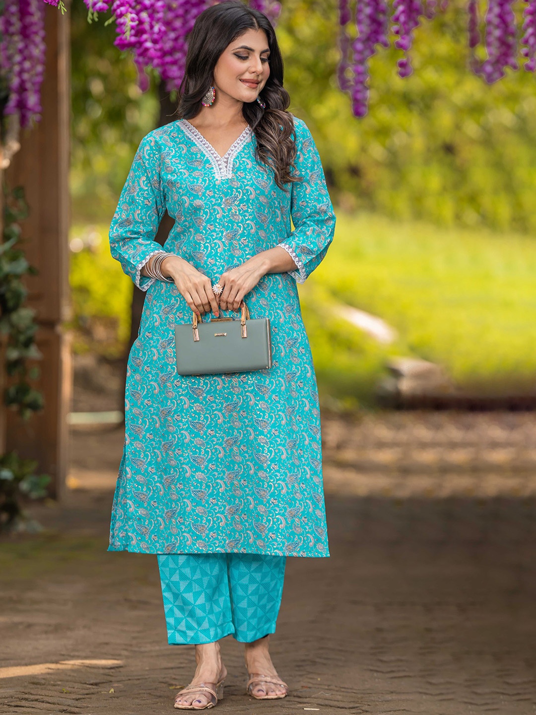 

VORHIZA Ethnic Motifs Printed V-Neck Three-Quarter Sleeves Straight Kurta With Trouser, Turquoise blue