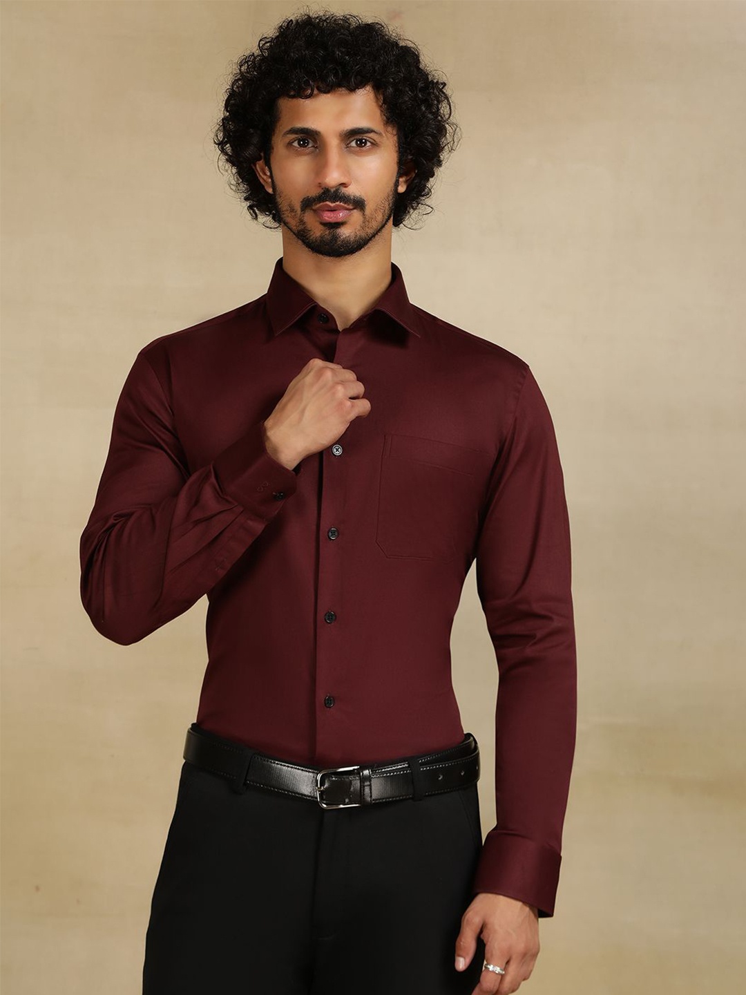 

JADE BLUE Men Cutaway Collar Solid Cotton Slim Fit Formal Shirt, Maroon