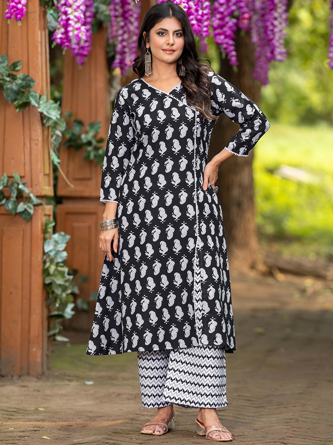 

VORHIZA ethnic Motifs Printed V-Neck Angrakha A-Line Kurta With Palazzo, Black