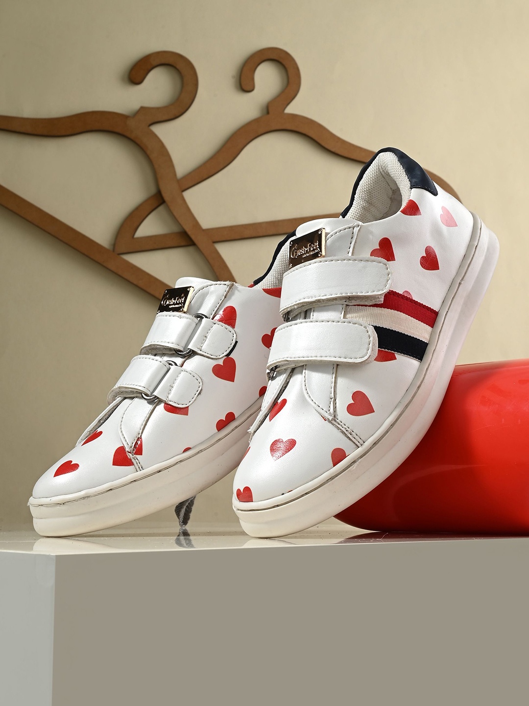 

FRESH 1947 FEET Kids Velcro Round Toe Sneakers, White