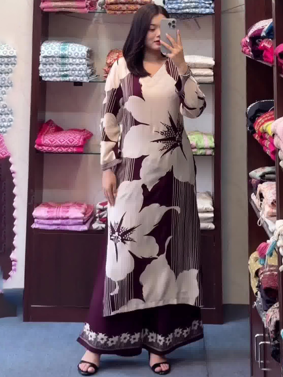 

GoSriKi Floral Printed V-Neck Straight Kurta with Palazzos, Maroon