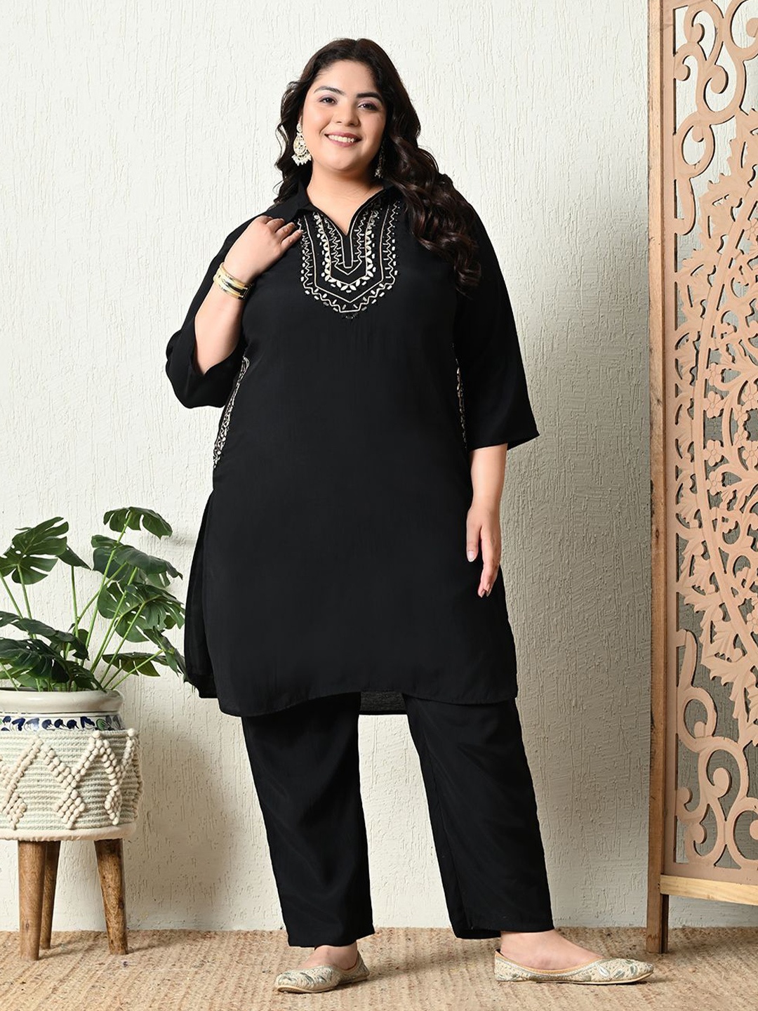 

PrettyPlus by Desinoor.com Plus Size Embroidered Mirror Work Roman Silk Tunic With Trouser, Black