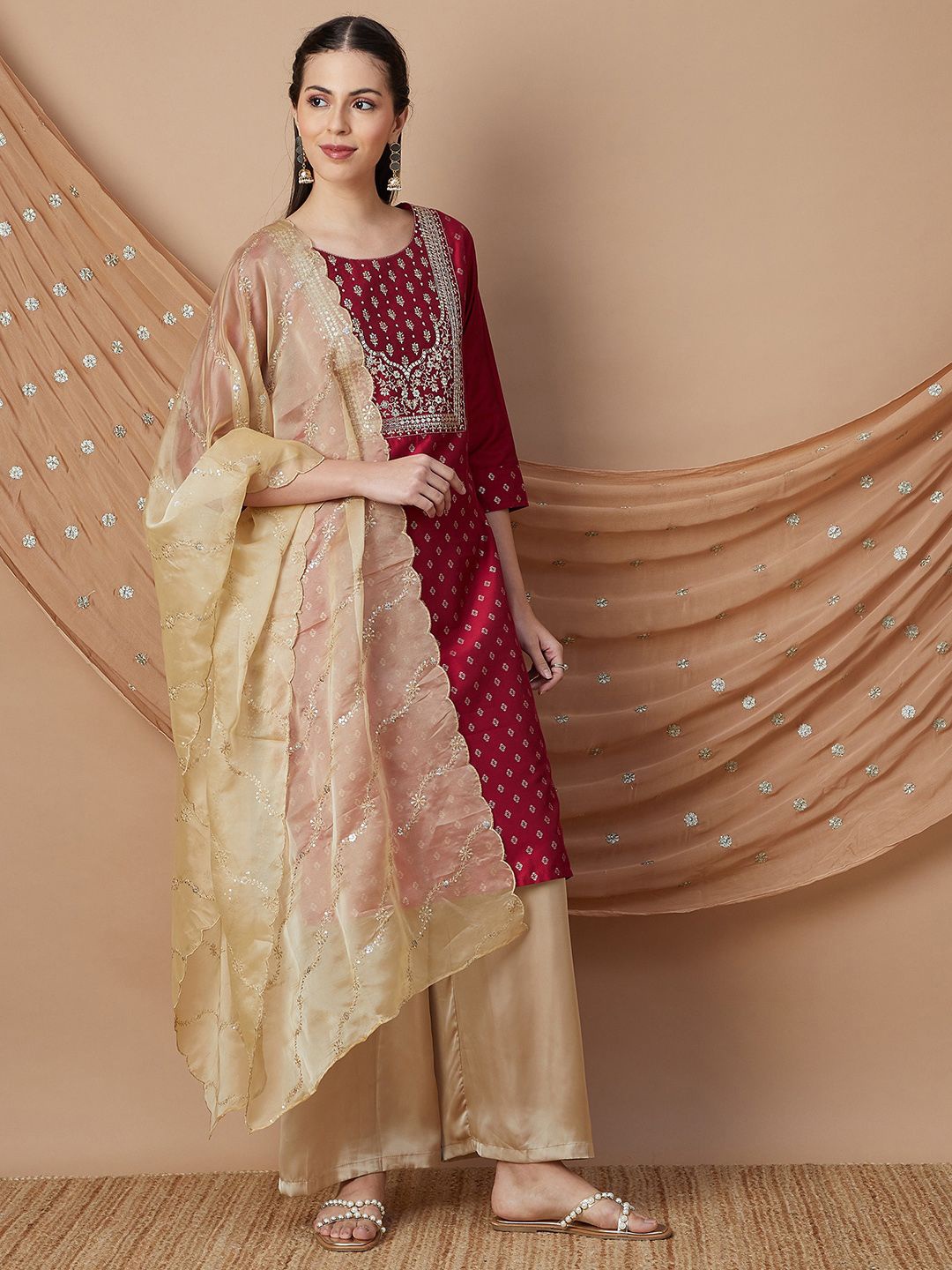 

Melange by Lifestyle Floral Embroidered Dupatta, Gold