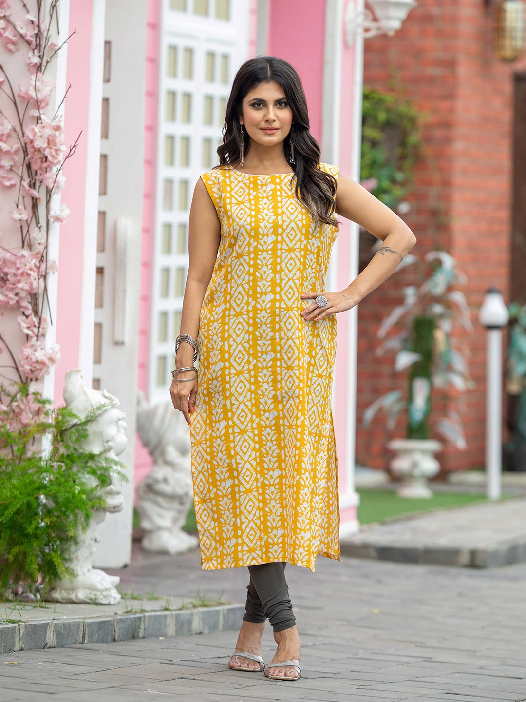 

Vorhiza Ethnic Motifs Printed Sleeveless Cotton Straight Kurta, Yellow