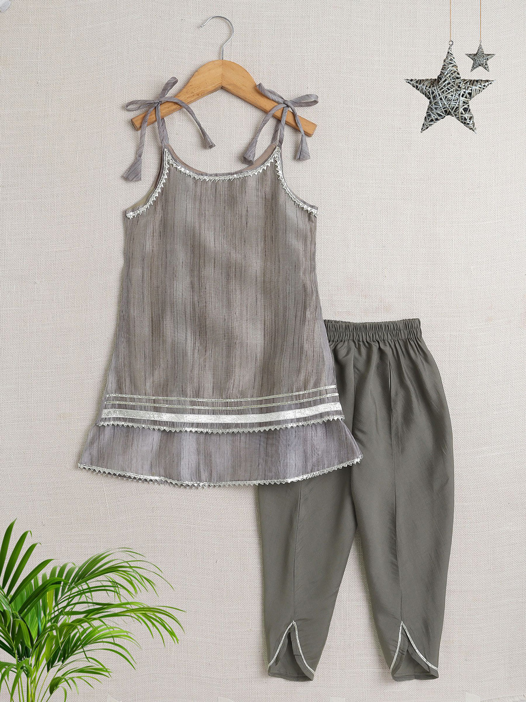 

The Magic Wand Girls Woven Design Shoulder Straps Neck Sleeveless Regular Kurta & Salwar, Grey