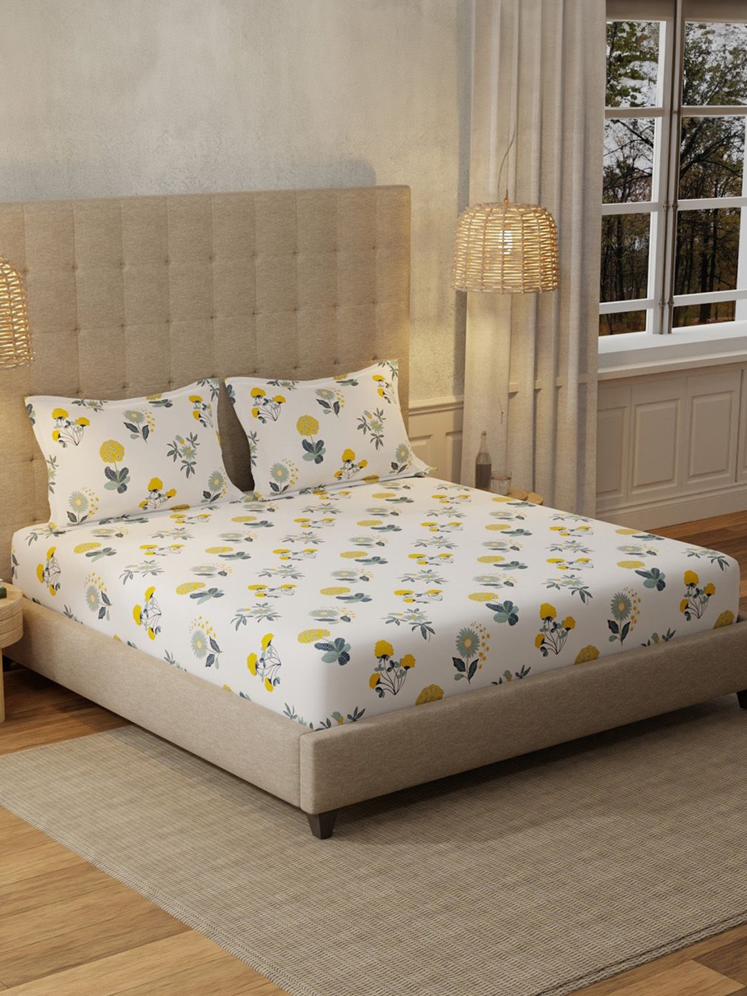 

URBAN SPACE Radiance White 200 TC Floral Queen Bedsheet