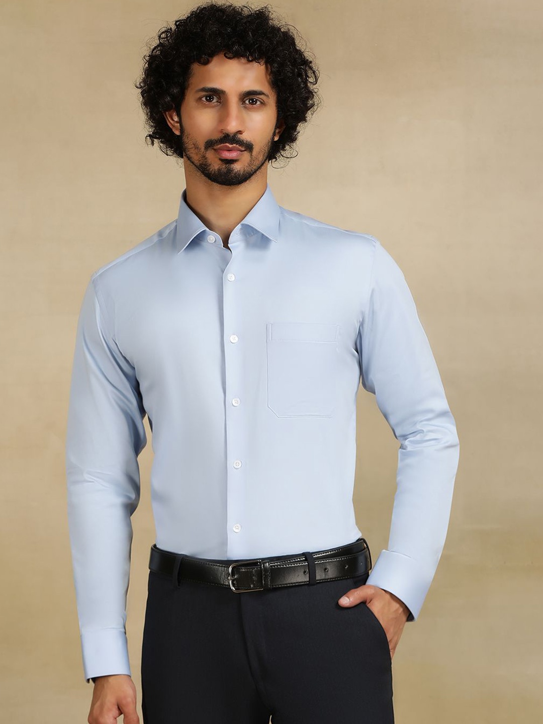 

JADE BLUE Men Cutaway Collar Solid Cotton Slim Fit Formal Shirt