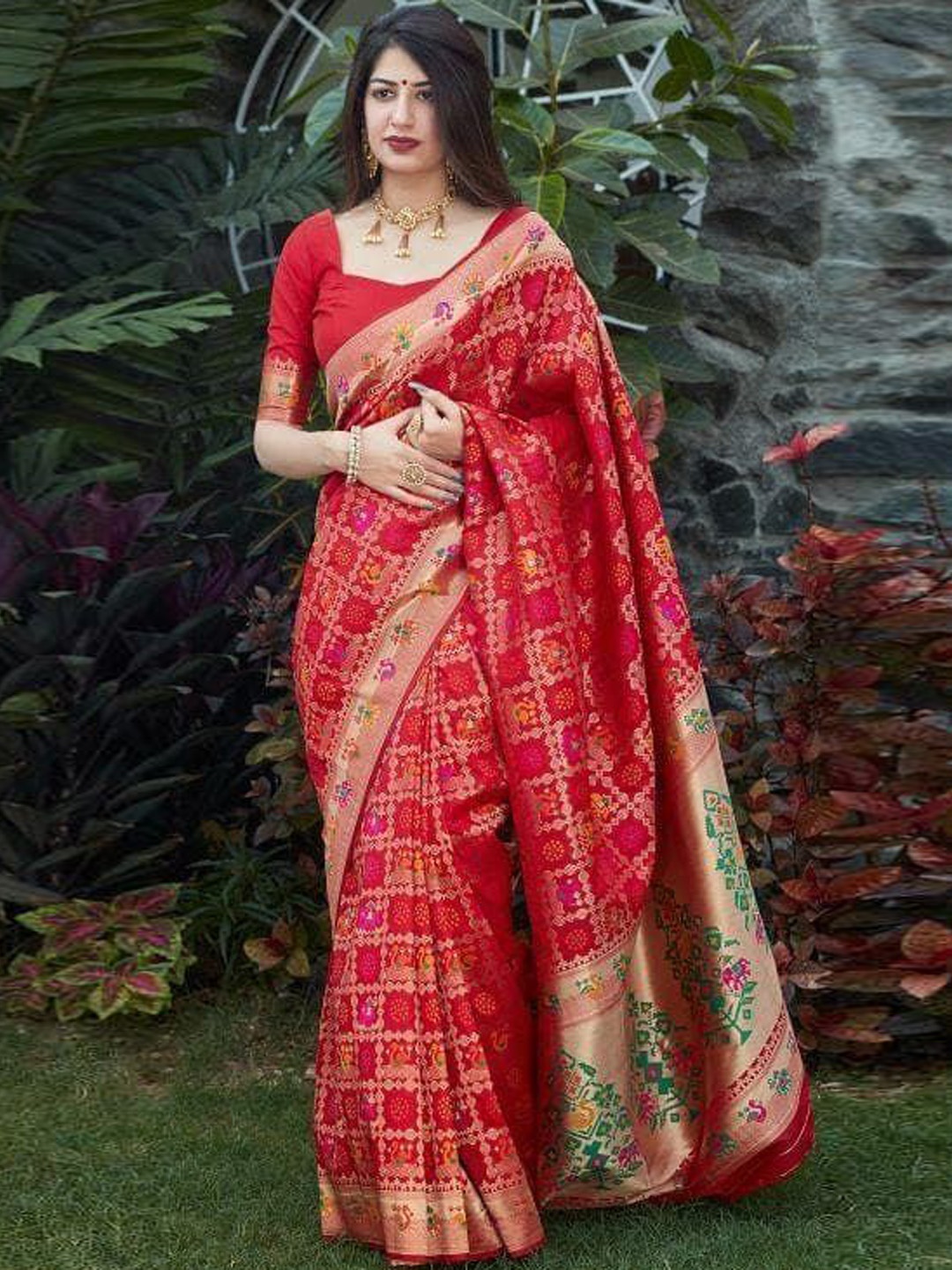 

S.K.C Woven Design Banarasi Saree With Blouse Piece, Red