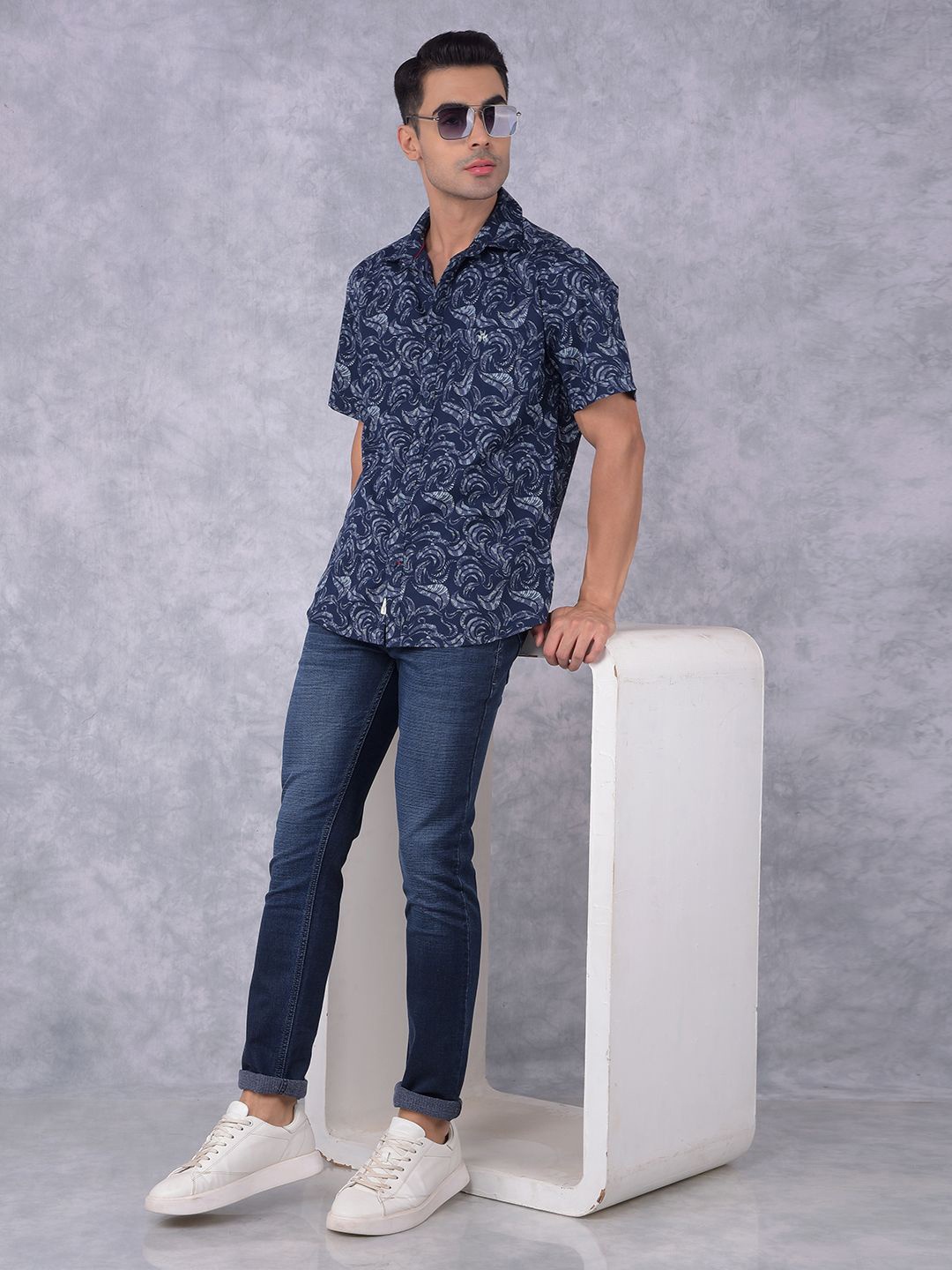 

Crimsoune Club Men Smart Spread Collar Abstract Printed Cotton Slim Fit Casual Shirt, Navy blue