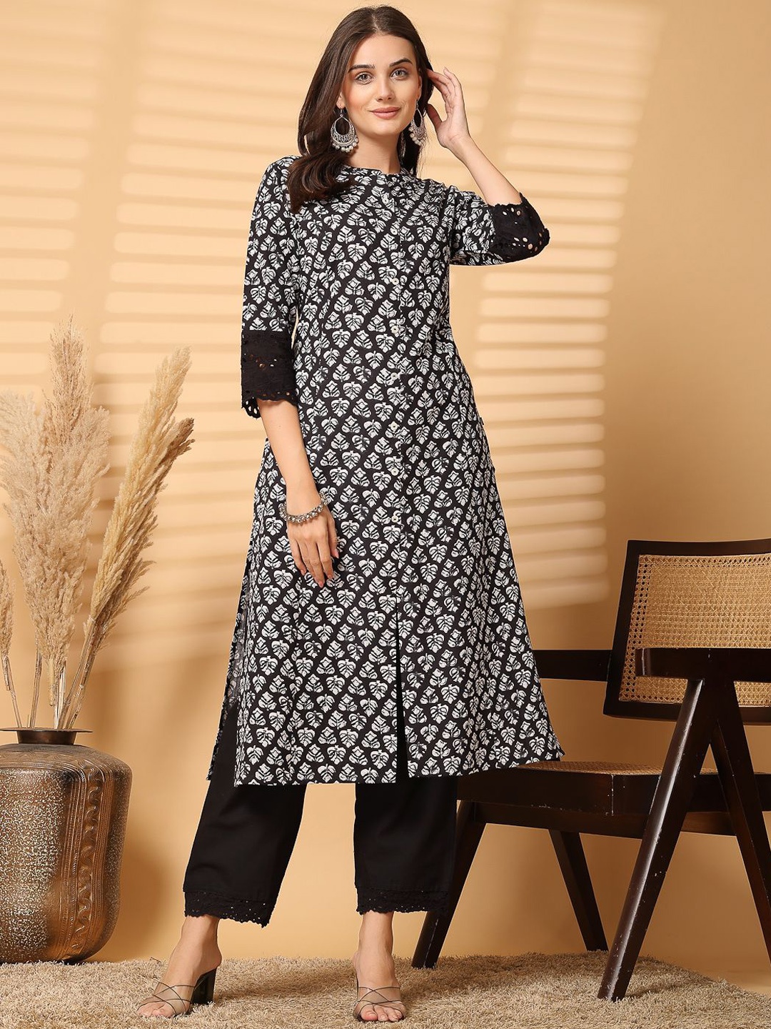 

Pistaa Floral Printed Mandarin Collar Three-Quarter Sleeves Pure Cotton A-Line Kurta, Black