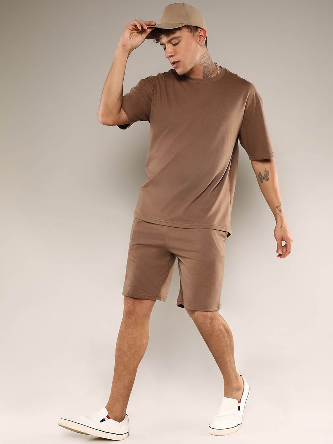 

Campus Sutra Round Neck Short Sleeves T-Shirt With Shorts, Brown