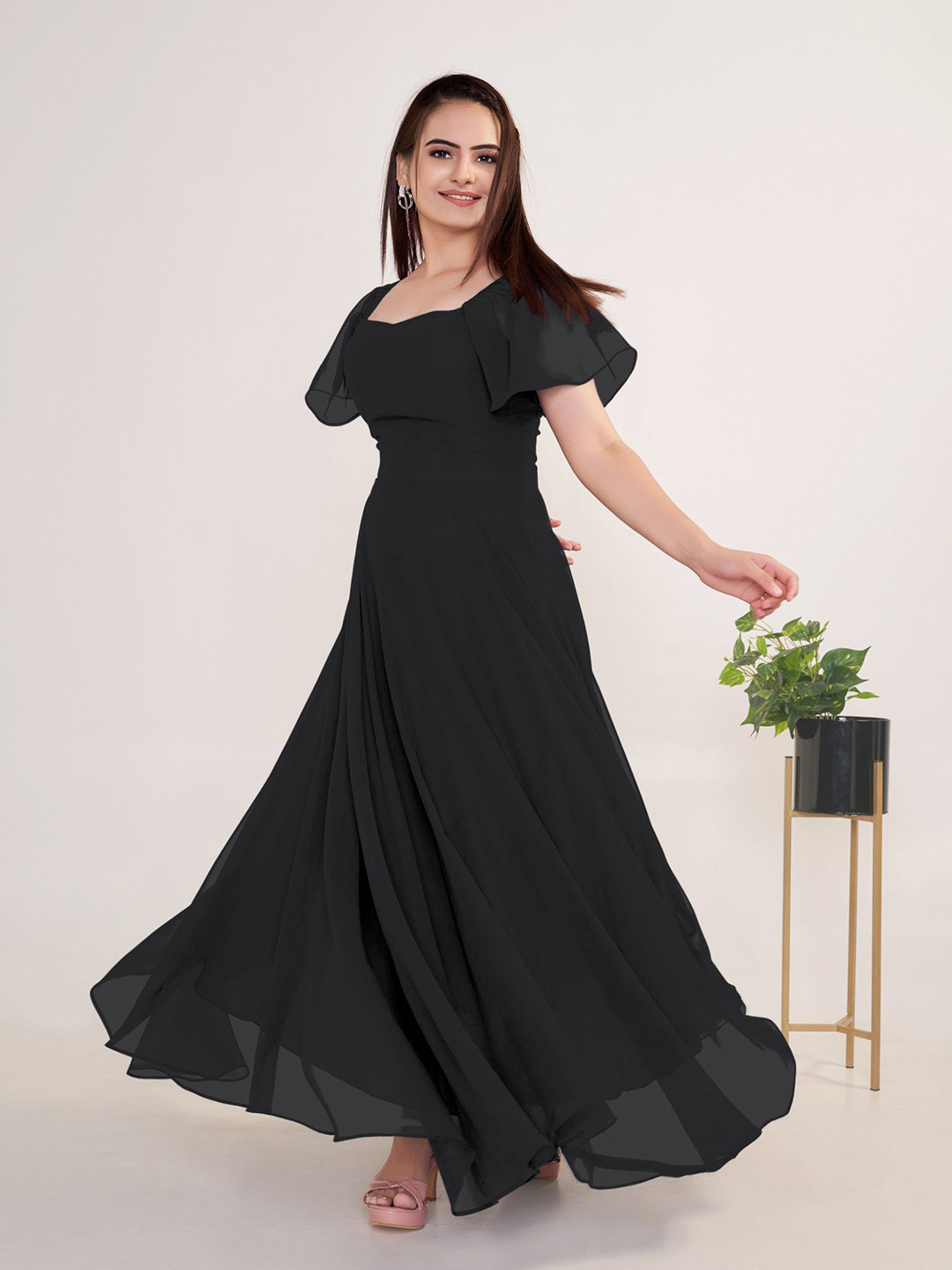 

Raiyani Enterprise Women Sweetheart Neck Fit & Flare Maxi Dress, Black