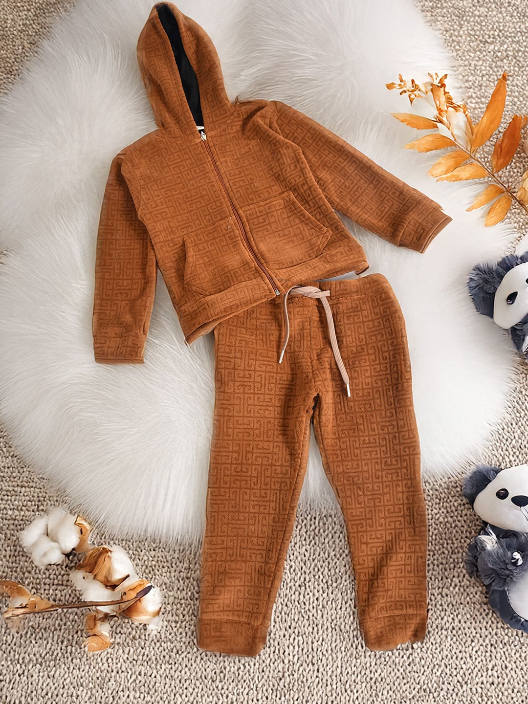 

Bella Moda Girls Self Design Hooded Long Sleeves Sweatshirt With Jogger, Rust
