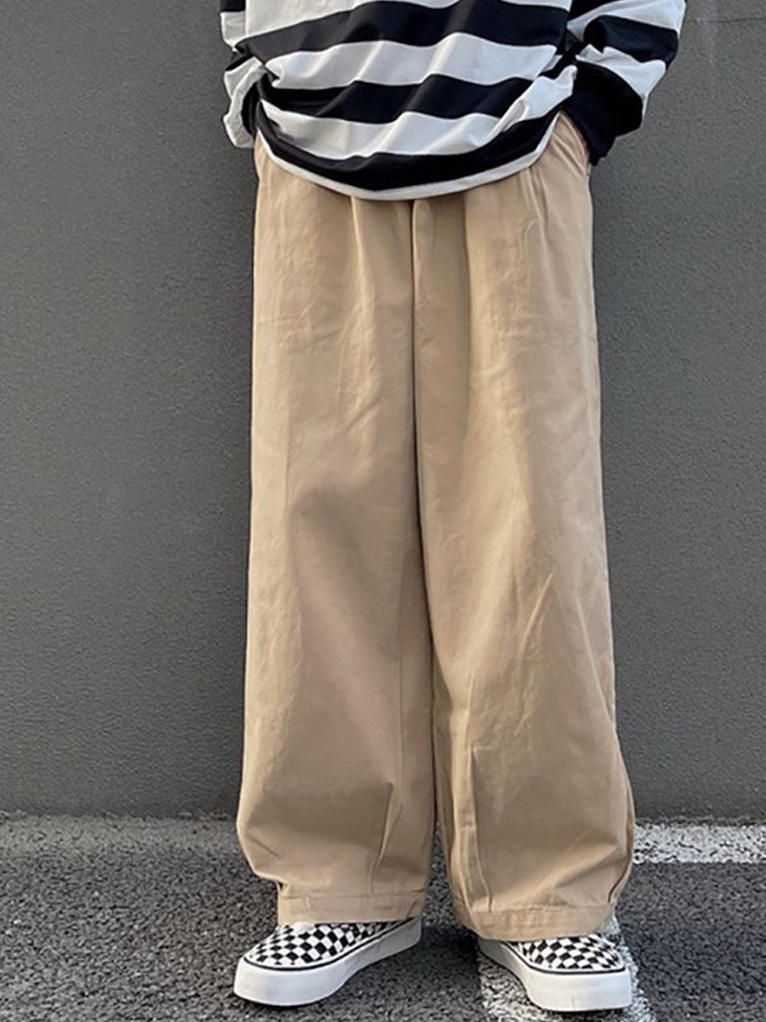 

StyleCast x Revolte Men Solid Mid-Rise Loose Fit Easy Wash Pleated Trousers, Khaki