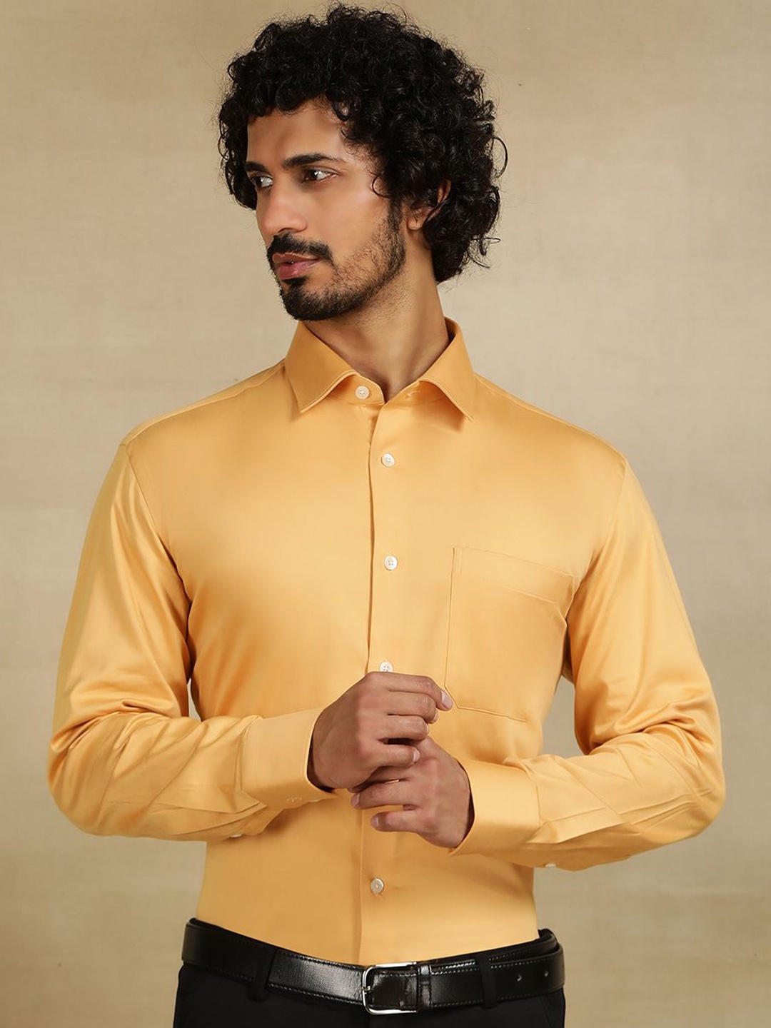 

JADE BLUE Men Cutaway Collar Solid Cotton Slim Fit Casual Shirt, Gold