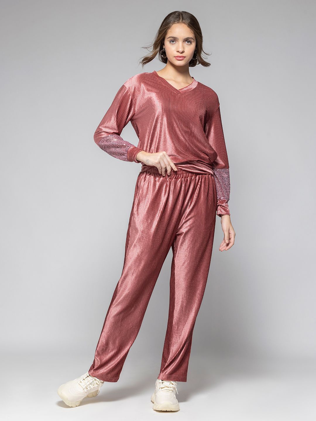 

SHAYE Embellished V Neck Sequinned Velvet Sweatshirt With Trouser, Pink