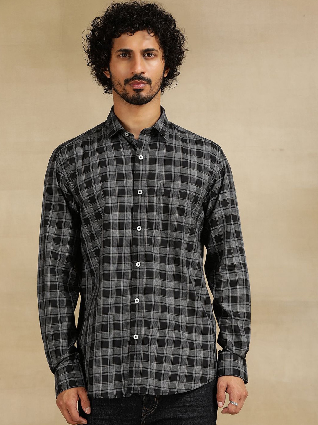 

JADE BLUE Men Cutaway Collar Checked Cotton Casual Shirt, Black