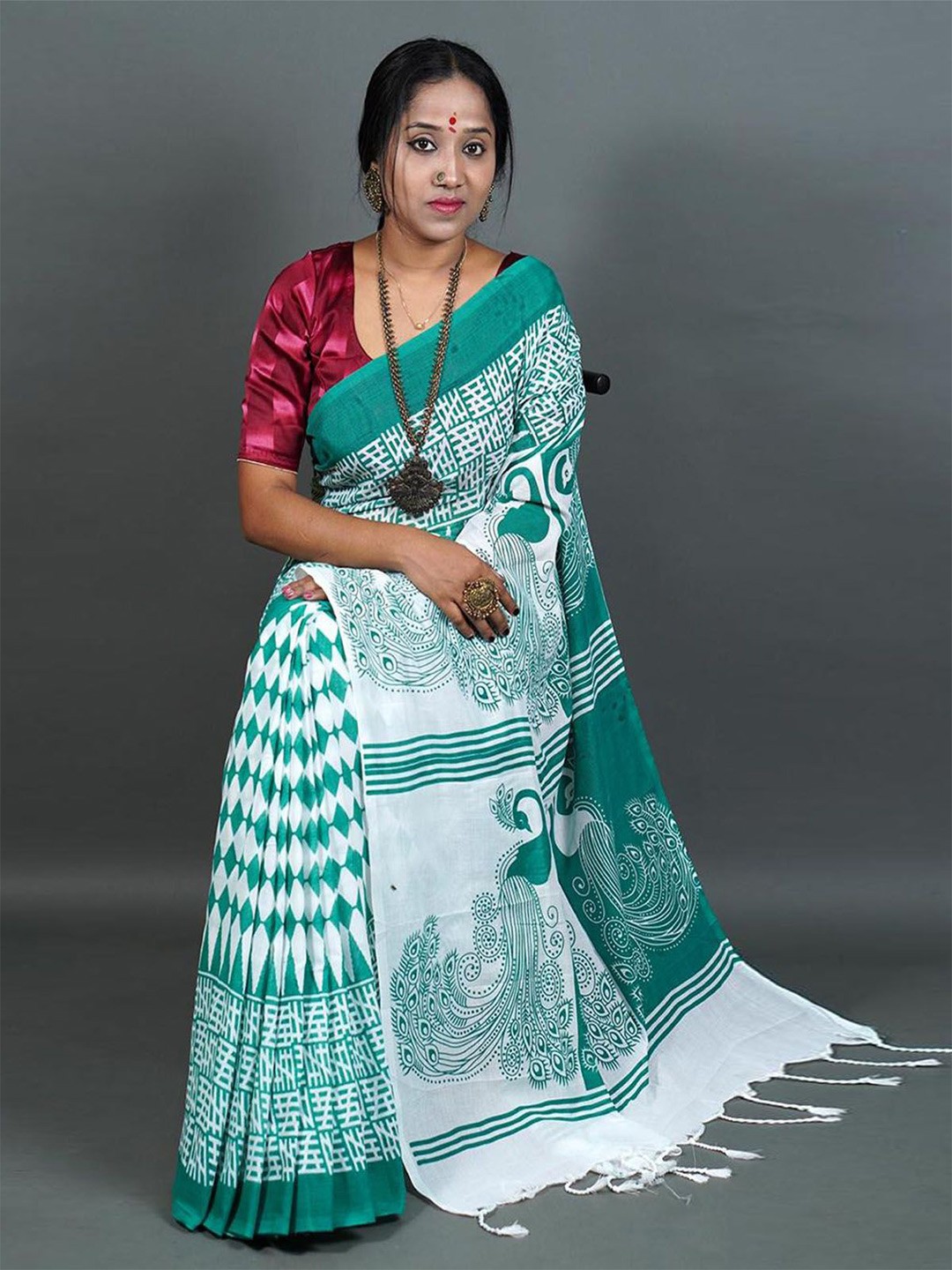 

ODETTE Ethnic Motifs Printed Saree, Green