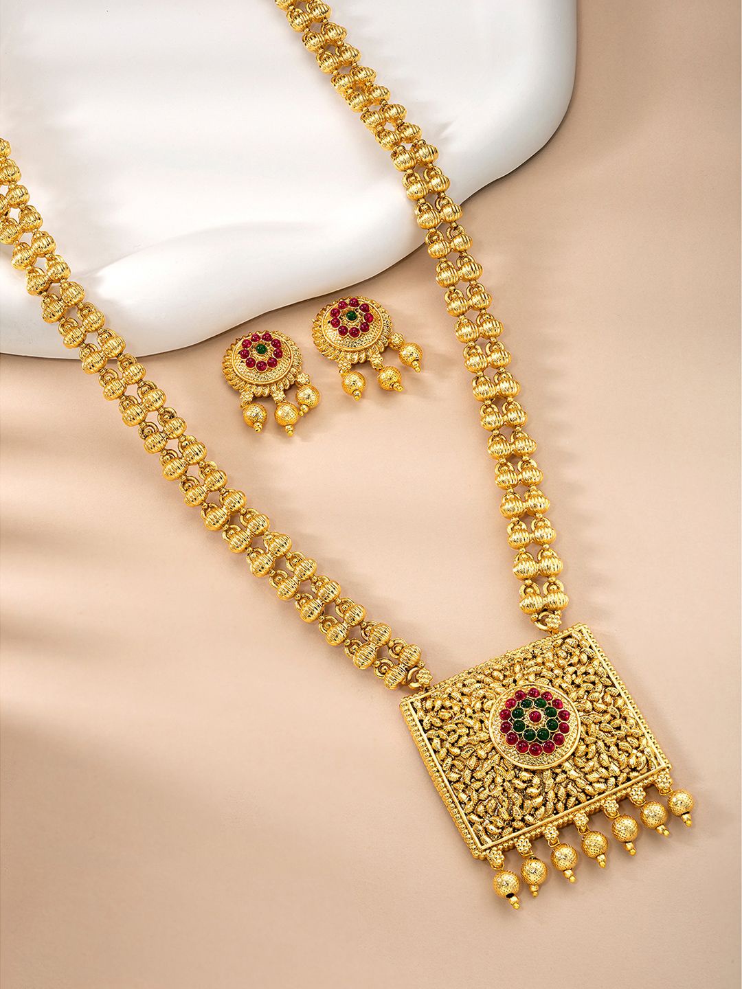 

Peora Gold-Plated Stone Studded & Beaded Jewellery Set