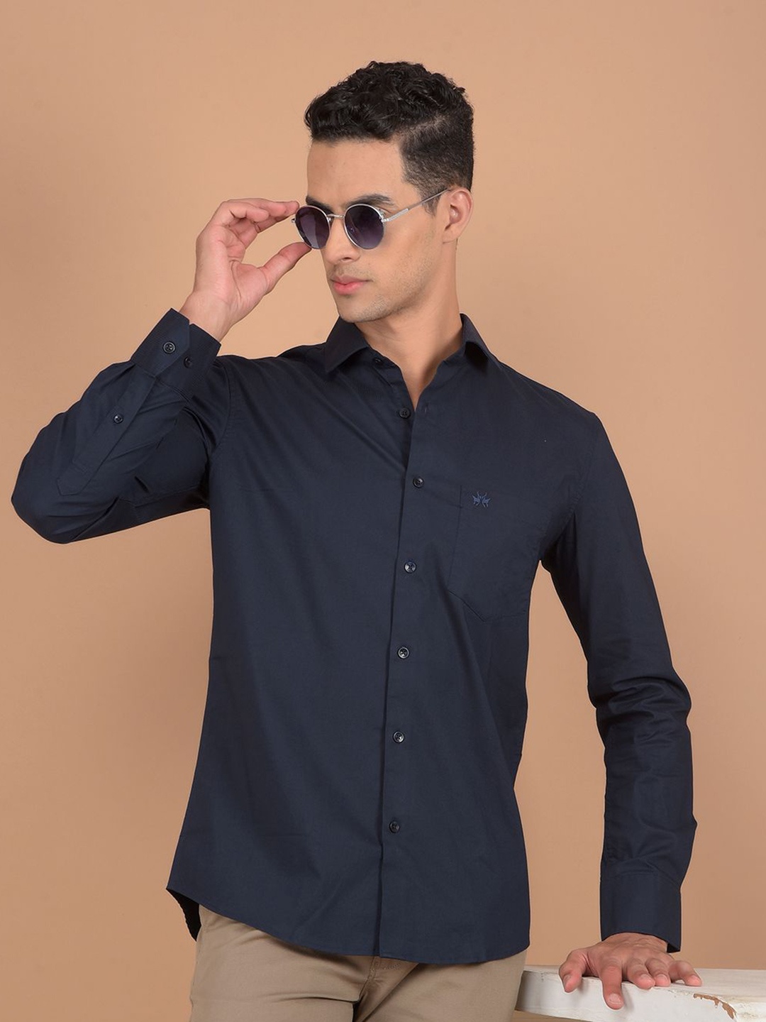 

Crimsoune Club Men Smart Spread Collar Solid Cotton Casual Shirt, Navy blue