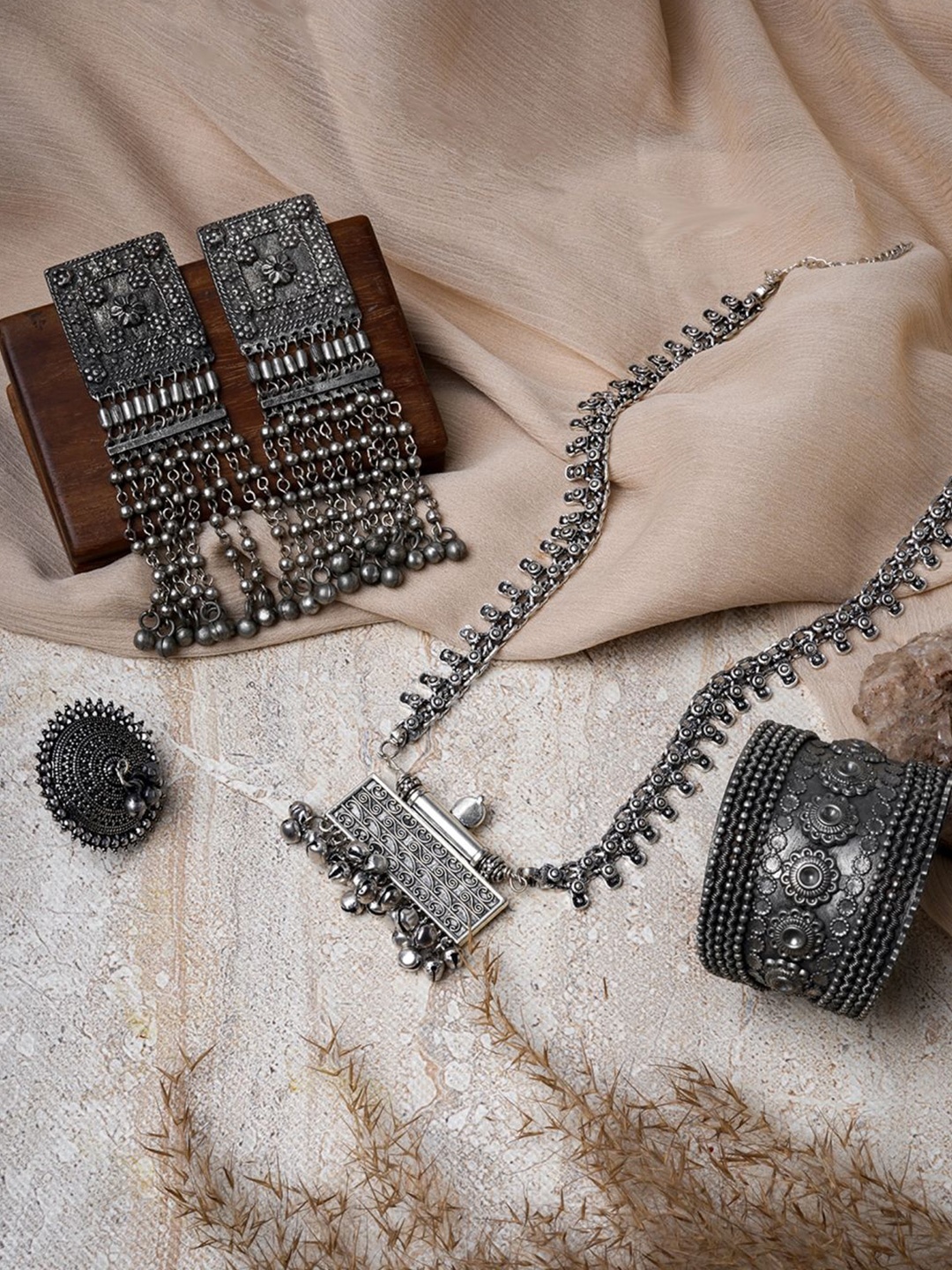 

TEEJH Shona Silver Oxidized Jewellery Set