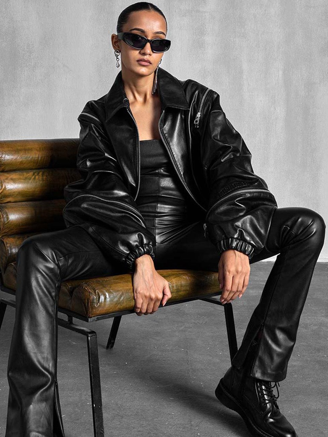 

the Misnomer Unisex Spread Collar Solid Leather Casual Leather Jacket, Black