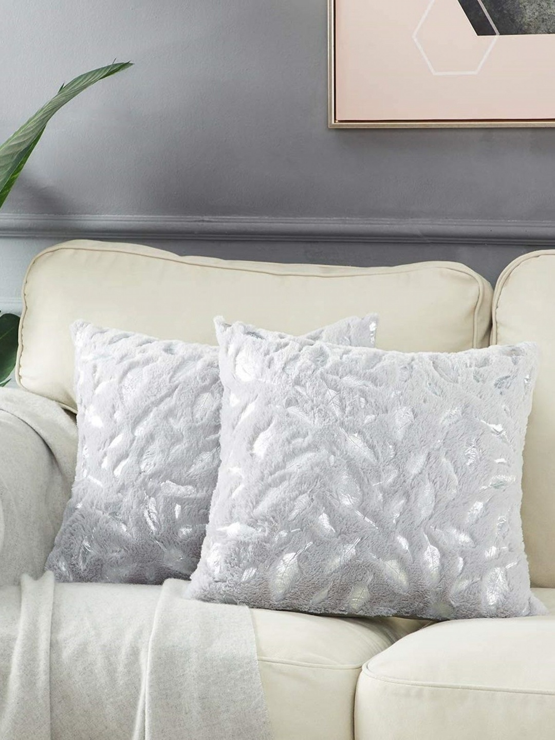 

TANLOOMS Grey & Silver-Toned Velvet Square Cushion Covers