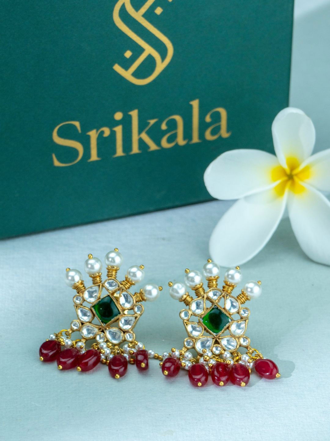 

srikala Gold-Plated Stone Studded & Beaded Contemporary Drop Earrings