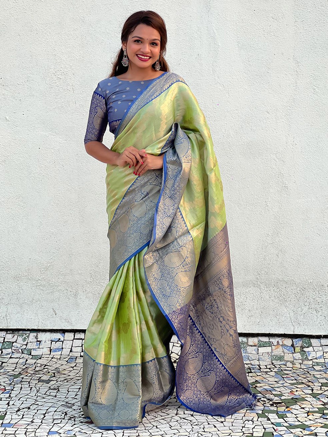 

Ishin Woven Design Zari Kanjeevaram Saree, Green