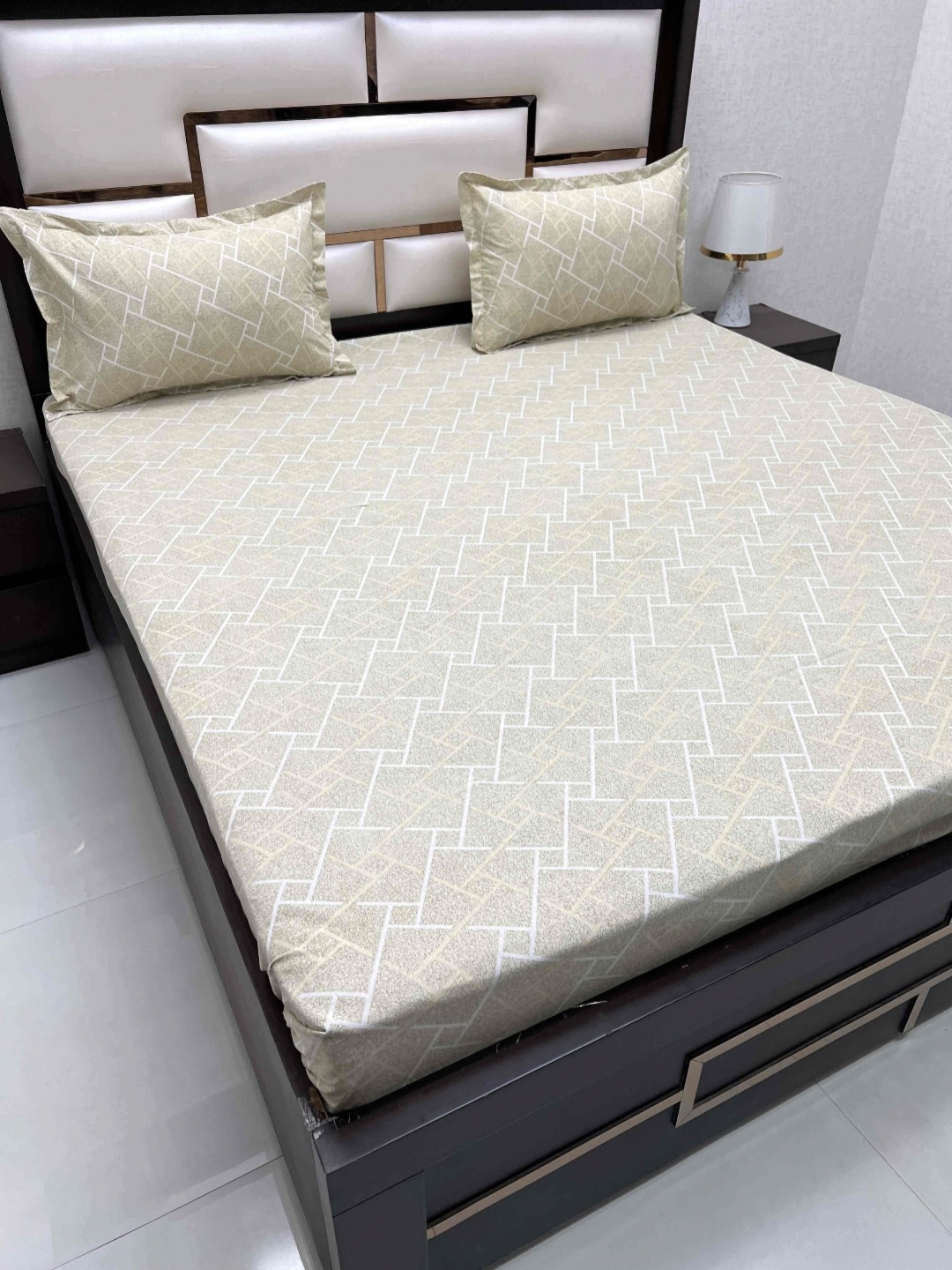 

Pure Decor Green & White Geometric Pure Cotton 240 Tc Queen Bedsheet Set 2.28 m x 2.53 m