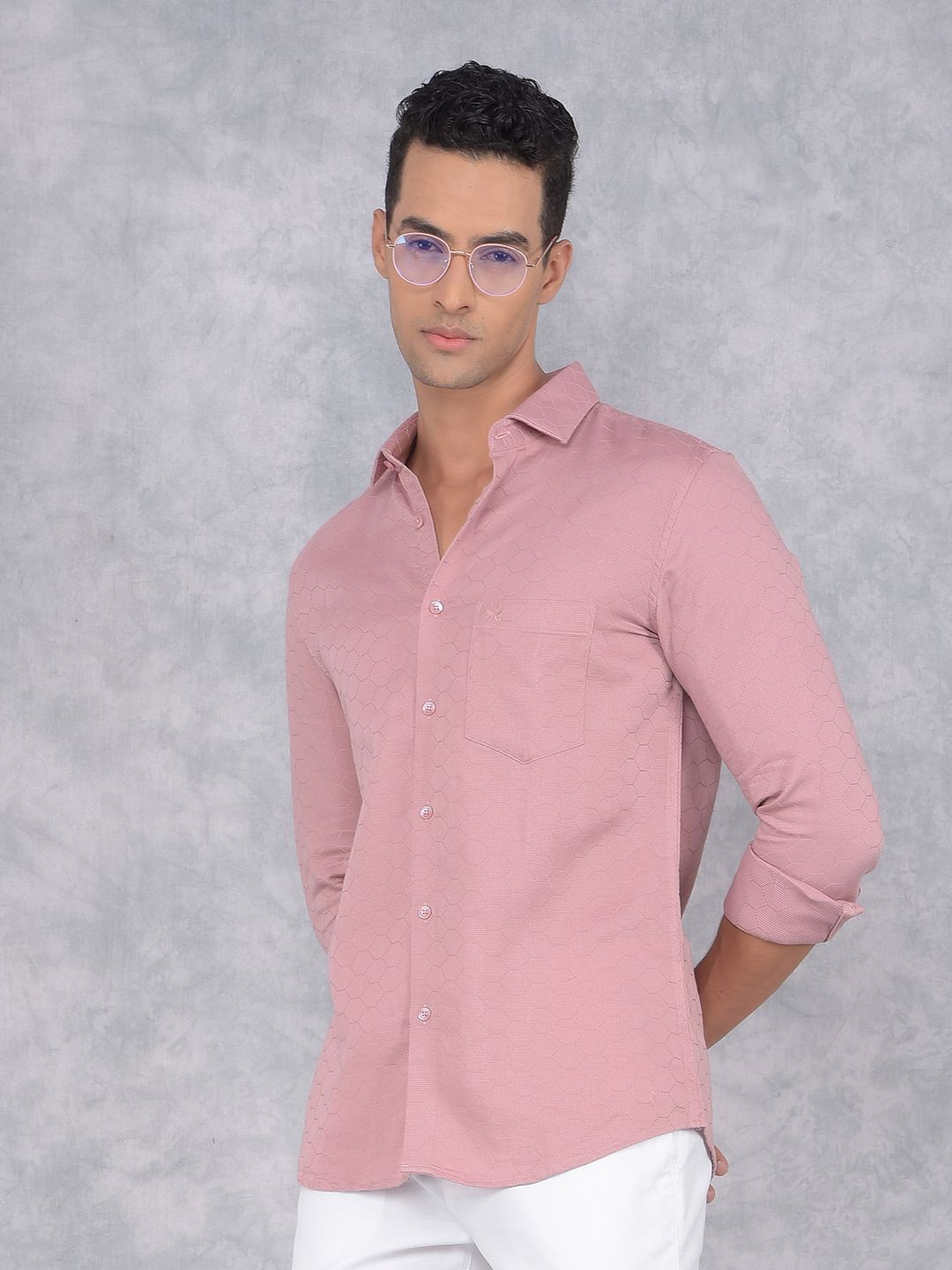 

Crimsoune Club Men Smart Spread Collar Textured Cotton Casual Shirt, Pink