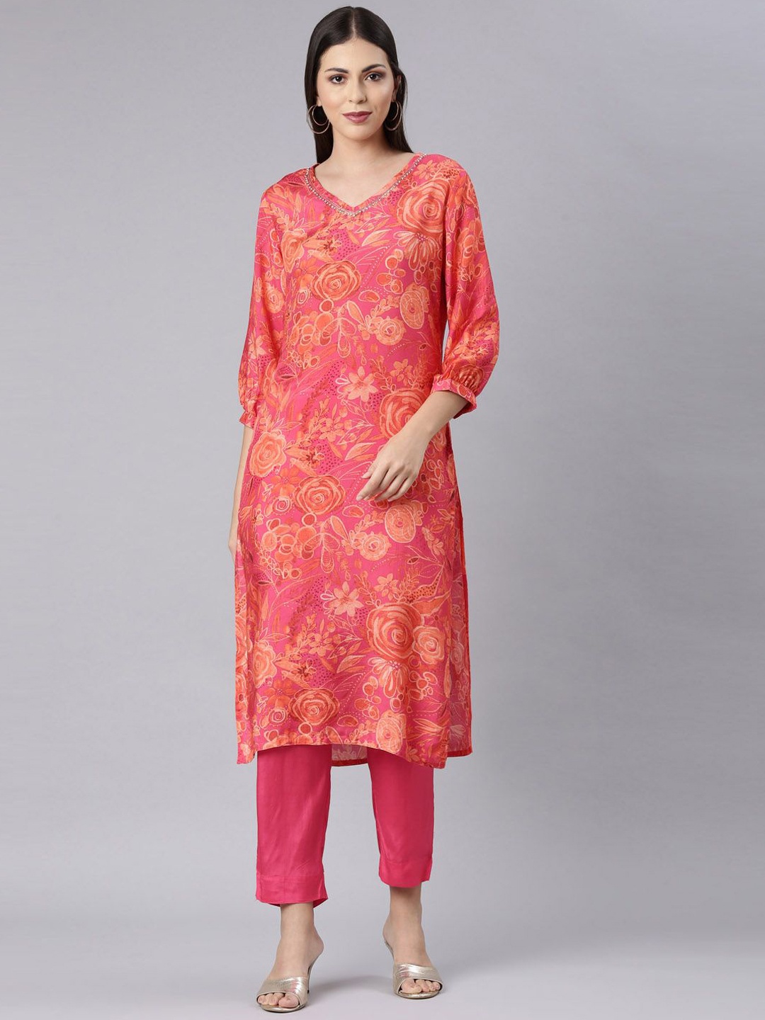 

Neerus Floral Printed Gotta Patti Straight Kurta with Trousers, Red