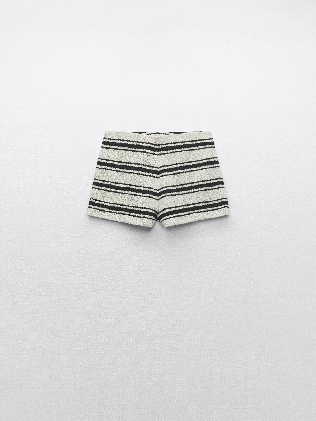 

ZARA Women Shorts, Na
