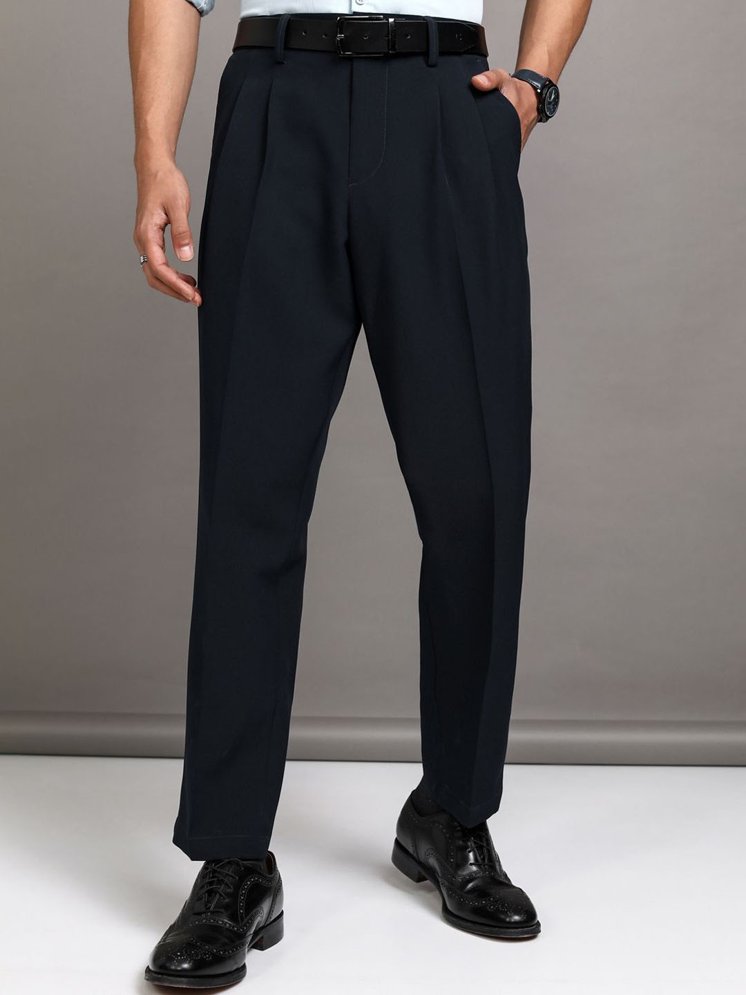 

HIGHLANDER Men Straight Fit Pleated Trousers, Black