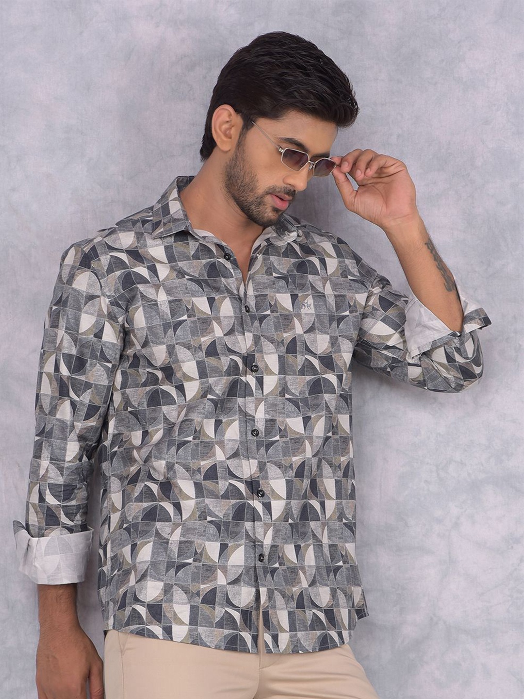 

Crimsoune Club Men Smart Spread Collar Geometric Printed Cotton Slim Fit Casual Shirt, Multi